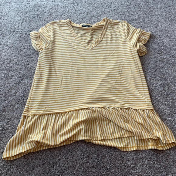 cha cha vente Tops - ChaCha Vente Yellow Striped Tee